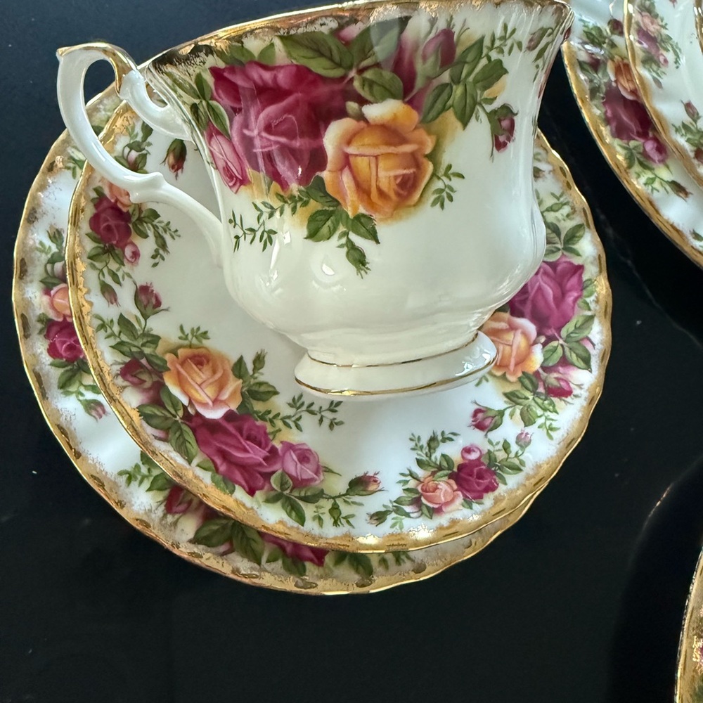VINTAGE ROYAL ALBERT 1962 Old Country Roses Four Piece Tea Set - Picture 7 of 12